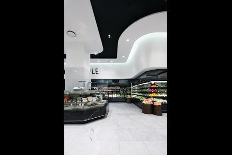 Hyundai in Korea sacrifices a measure of efficiency to create a better looking store